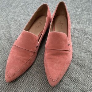 ☀️🌸 NWOT! 27 Edit  Flats